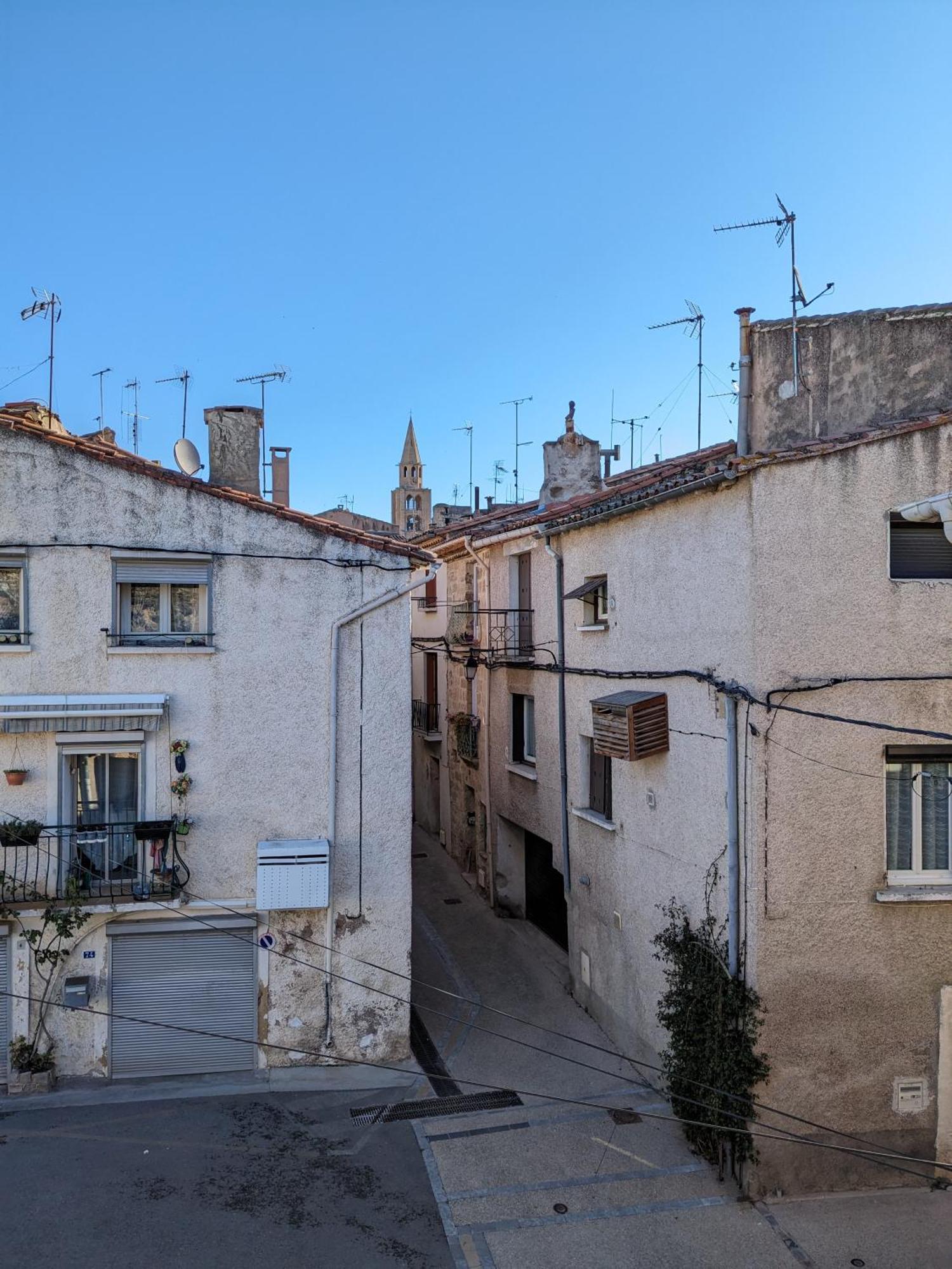 Spacious Town House With Balcony Montagnac  Exterior photo