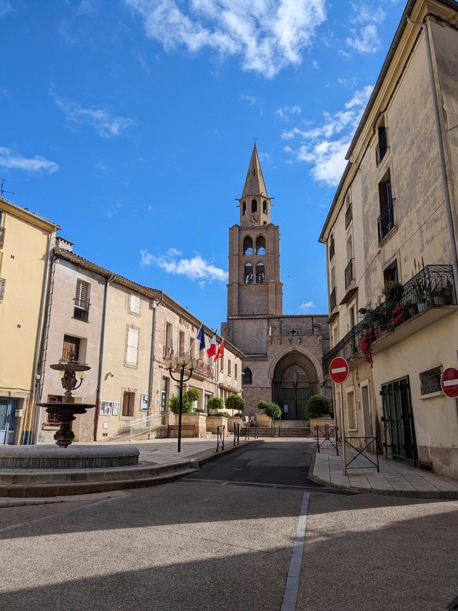 Spacious Town House With Balcony Montagnac  Exterior photo