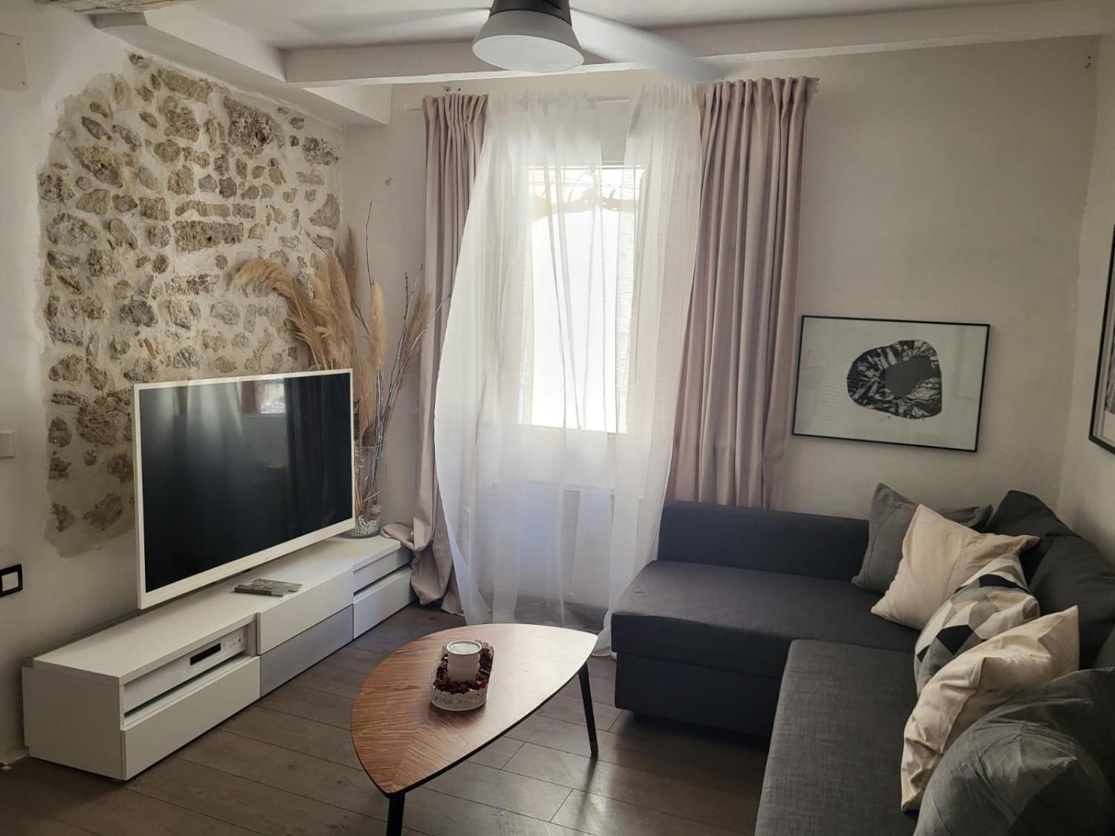 Spacious Town House With Balcony Montagnac  Exterior photo